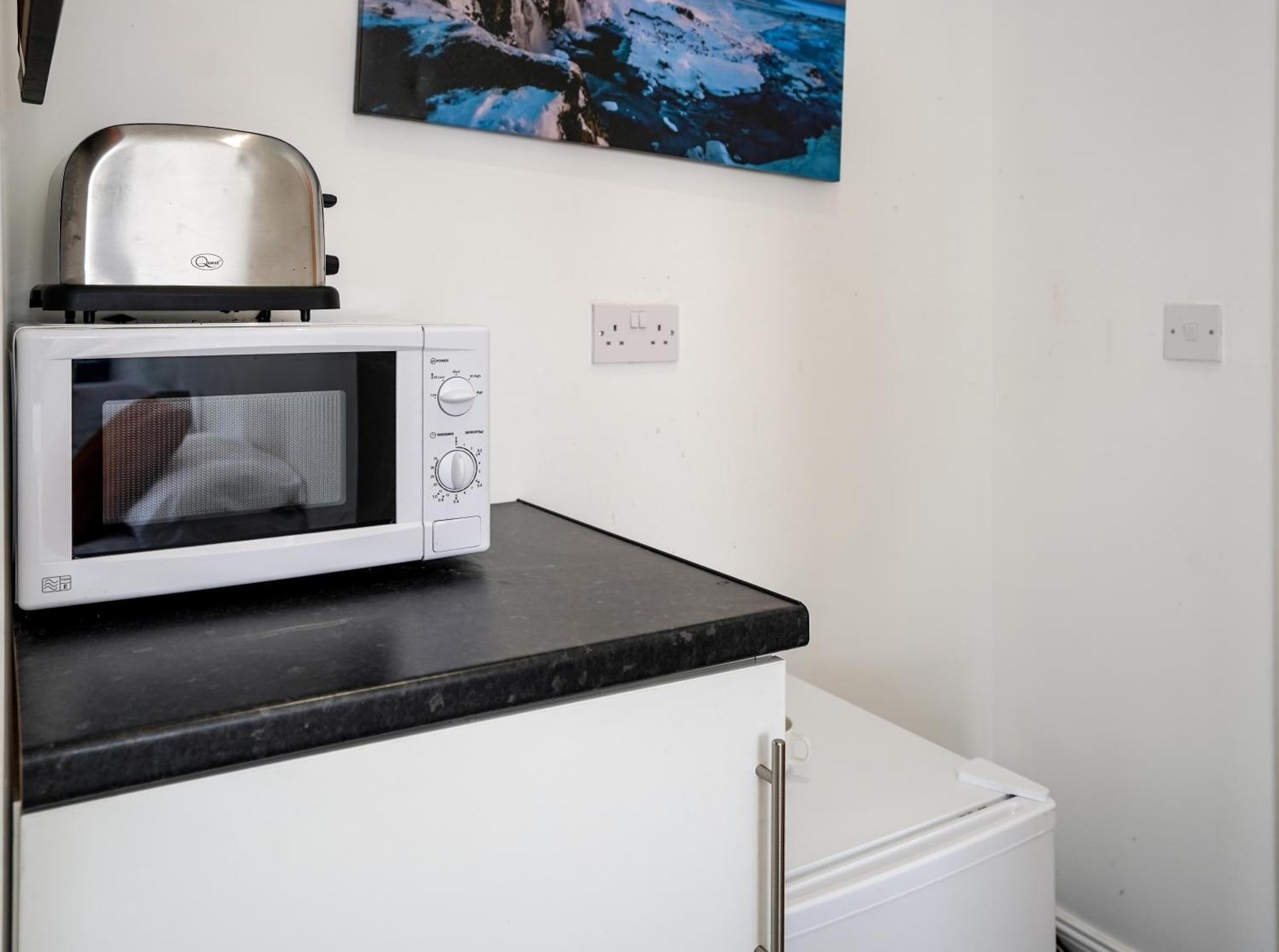 Homesly Guest Rooms, Comfortable En-Suite Guest Rooms With Free Parking And Self Check-In Berwick Upon Tweed Exterior foto