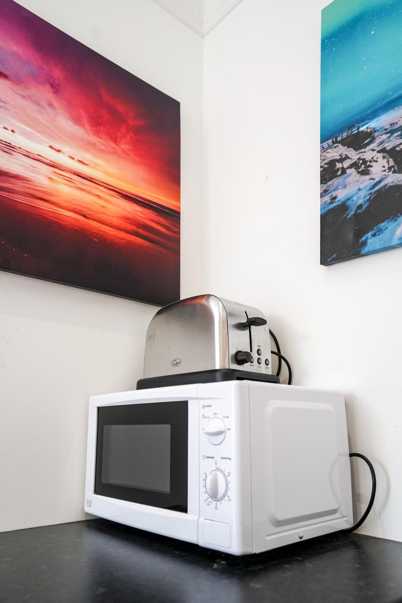 Homesly Guest Rooms, Comfortable En-Suite Guest Rooms With Free Parking And Self Check-In Berwick Upon Tweed Exterior foto